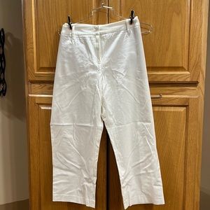 Cream Capri pants by unlisted Kenneth Cole size 18. Two side and back pockets.